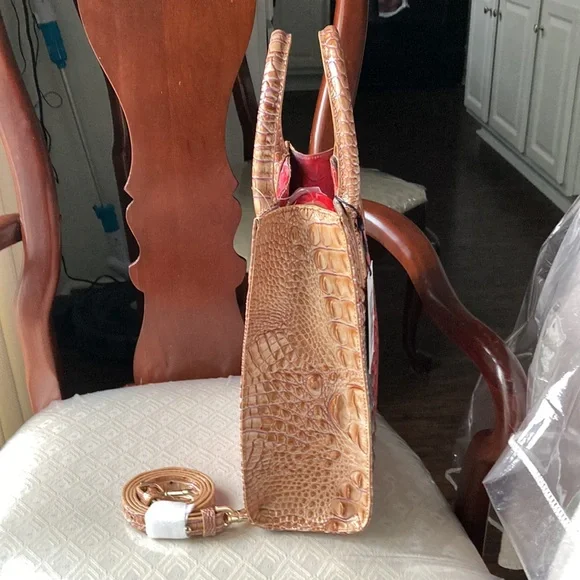 Brahmin Moira - Picture 2 of 4